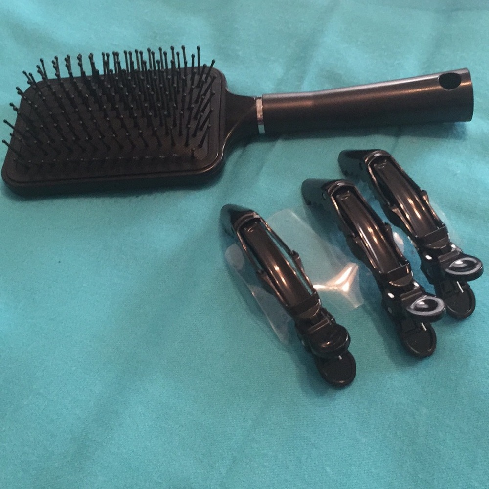 NEW - 2 Piece Set Paddle Hair Brush & Clips